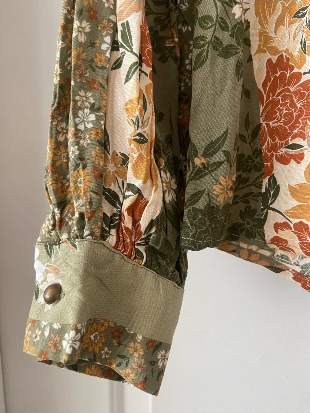✨ NWT Andrée by UNIT Floral Patchwork Button-Front Blouse - Picture 5 of 6